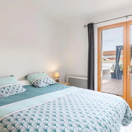 Feriehus Petrocq - Lit120 By Interhome