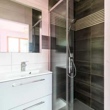 Petrocq - Lit120 By Interhome
