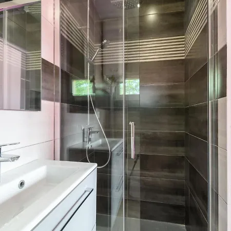 Petrocq By Interhome *